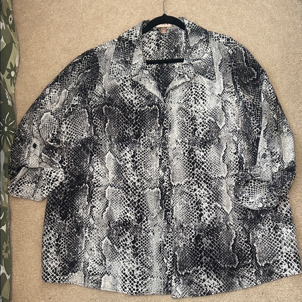 White Stag Black and Gray Snake Print Blazer